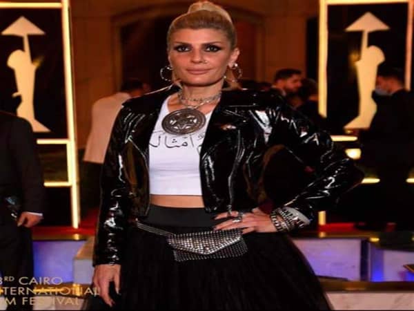 "لا أعرف سبب كل هذه الضجة".. أول تعليق من فيدرا على ارتداء "تيشيرت أمم أمثالكم"