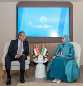 وزير الاتصالات يعقد مباحثات مع وزيرة الدولة للتطوير الحكومى والمستقبل الاماراتية