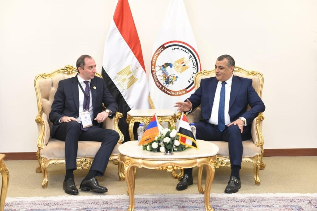 وزير الإنتاج الحربي يلتقي وزير صناعة التكنولوجيا الفائقة بدولة أرمينيا