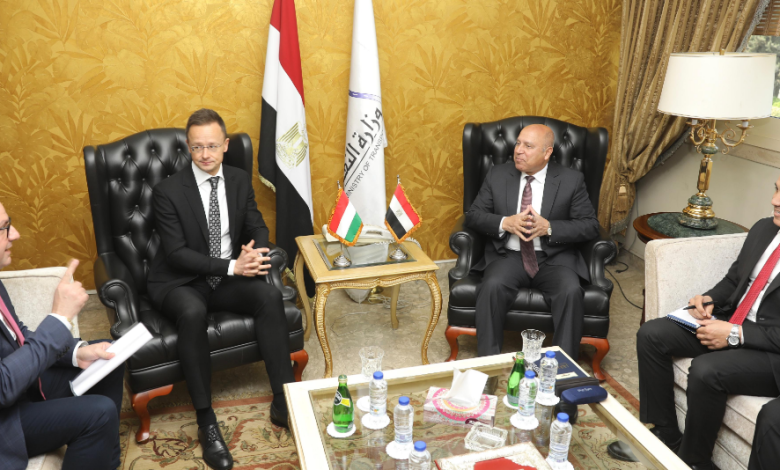 لقاء وزير الصناعة مع وزير التجارةالمجرى