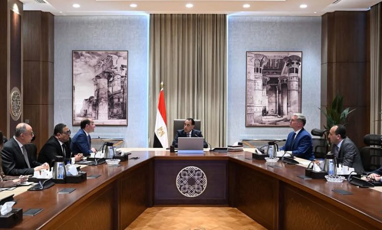 مدبولي يُتابع جهود الحكومة لتحويل السيارات للعمل بالغاز الطبيعي