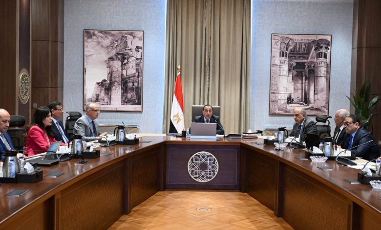 رئيس الوزراء يتابع موقف تنفيذ عددٍ من المشروعات بالوادي الجديد