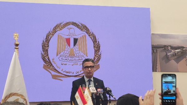 وزير التموين