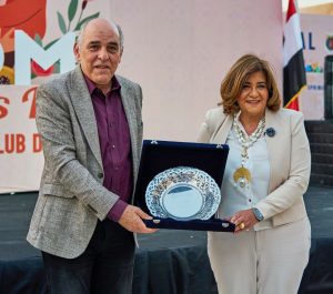 بنك قناة السويس يكرم الأم المثالية