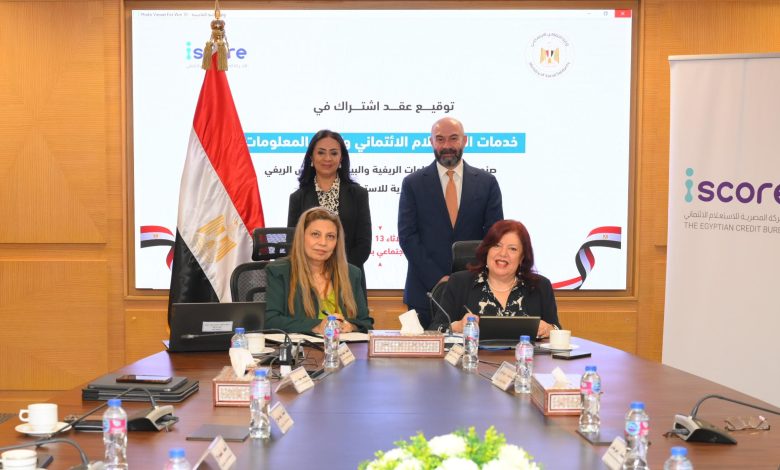 الدكتورة مايا مرسي وزيرة التضامن الاجتماعي، محمد كريم الرئيس التنفيذي ،الشركة المصرية للاستعلام الائتماني