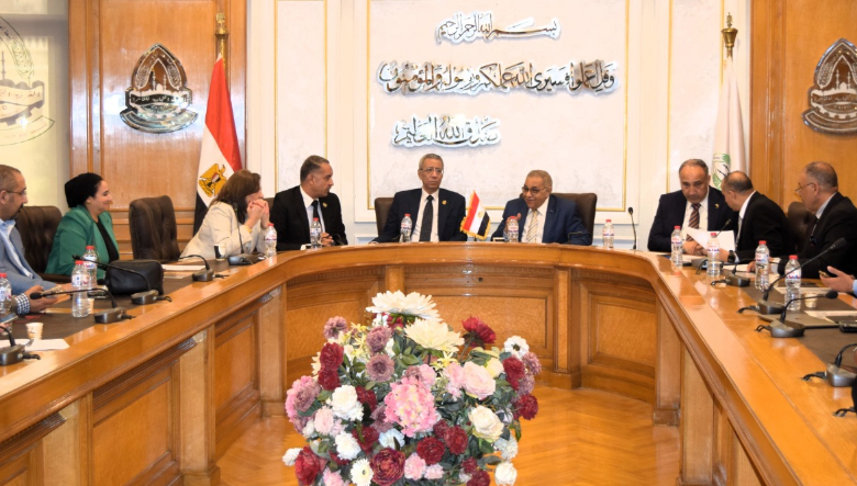 خلال اجتماع الغرفة