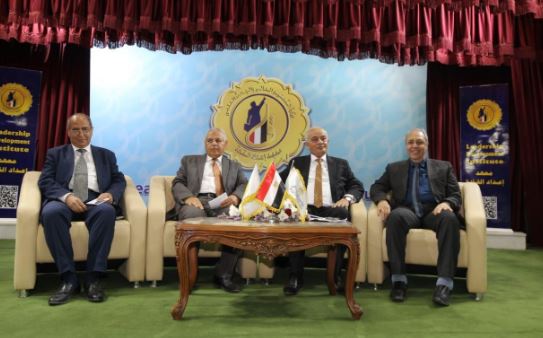 رئيس جامعة الريادة خلال اللقاء