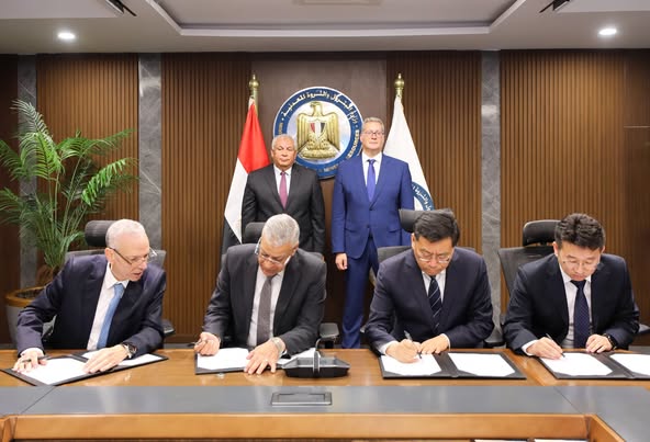 وزير البترول والثروة المعدنية ومحافظ الوادى الجديد
