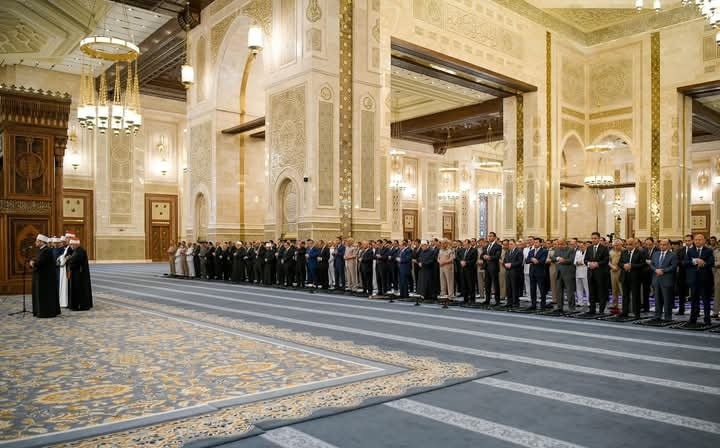 الرئيس السيسي يؤدي صلاة العيد