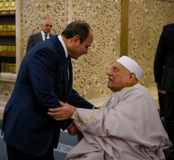 الرئيس يؤدي صلاة العيد