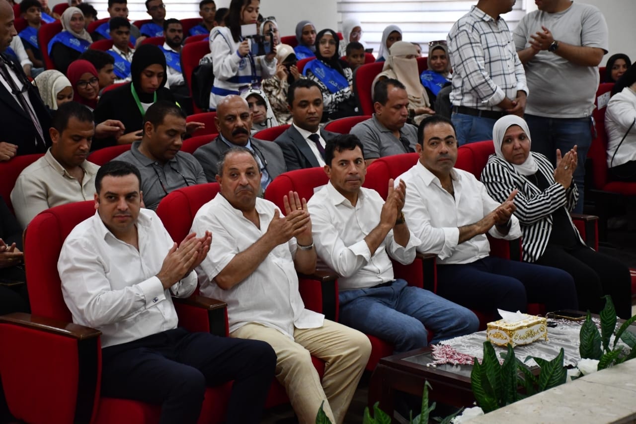 الوزير أثناء الفعالية
