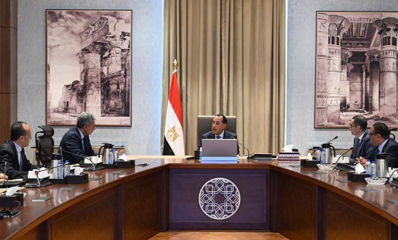 رئيس الوزراء يستعرض الفرص الاستثمارية بقطاعي السياحة والآثار