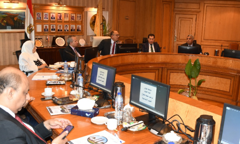 اجتماع لجنةالعلوم السياسية بجامعة حلوان