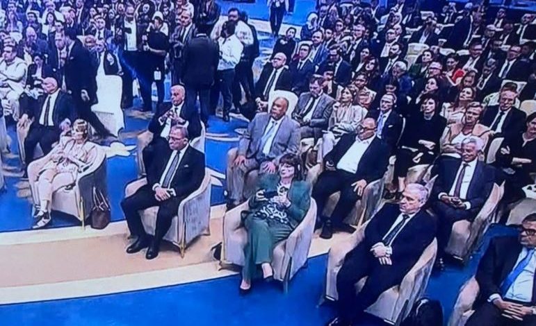 خلال المؤتمر
