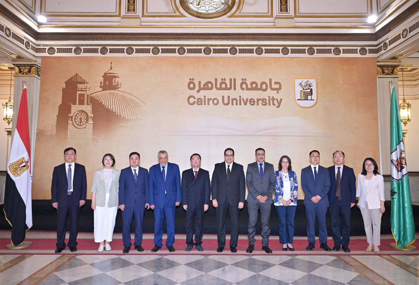 رئيس جامعة القاهرة مع الوفد الصينى