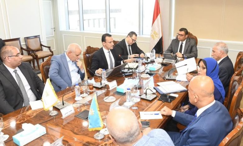 وزير الإسكان والمرافق