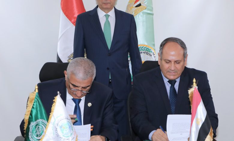 خلال توقيع البرتوكول