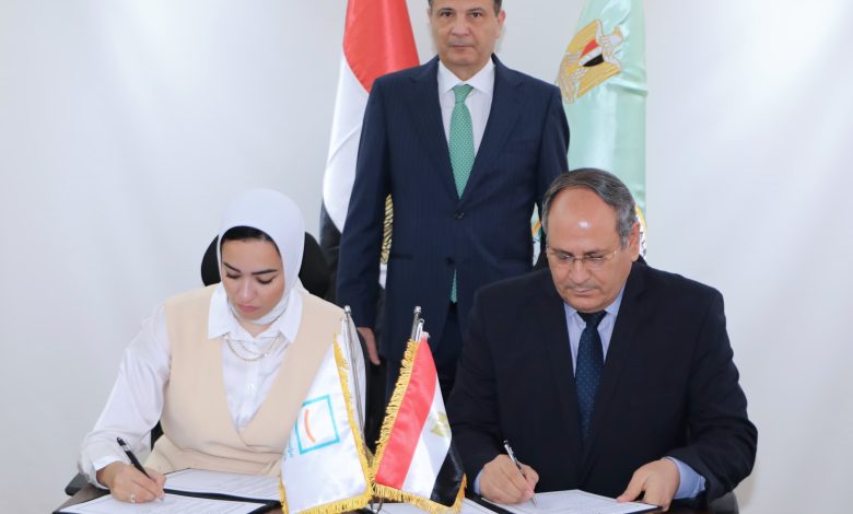 جانب من توقيع البرتوكول