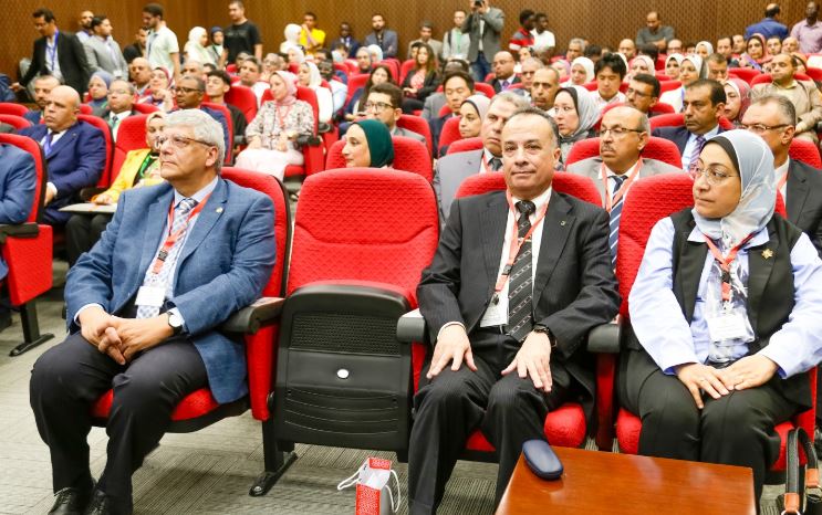 ئيس الجامعة خلال المؤتمر