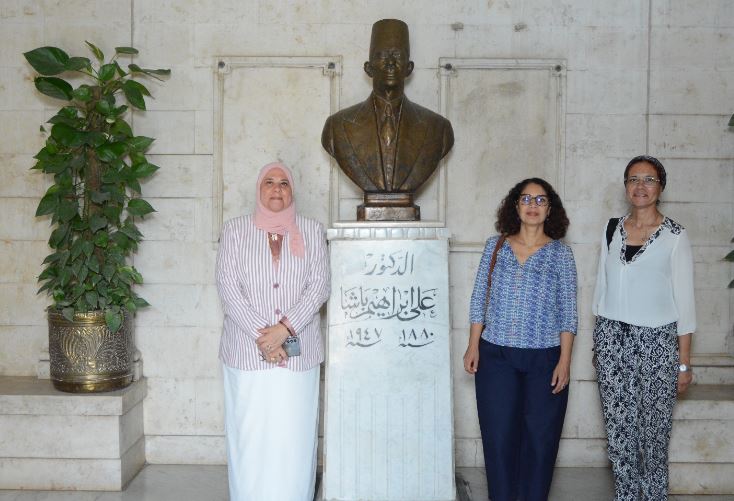 وكيل كلية الطب مع ممثل الوكالة الجامعية