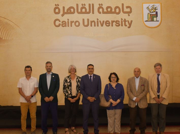 نائب رئيس جامعة القاهرة مع الوفد الفرنسى