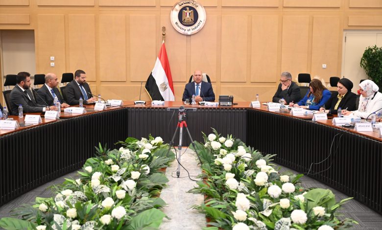 خلال الاجتماع