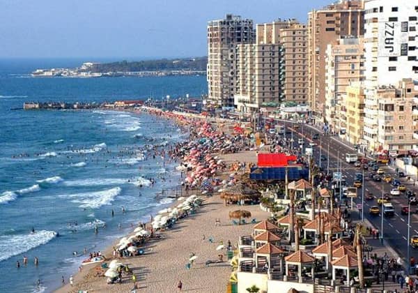 تحذير رسمي إلى المصطافين على شواطئ الإسكندرية - بوابة الأهرام