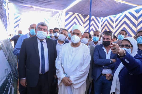 وزيرة الصحة تلتقي شيخ الأزهر الشريف بمدينة القرنة