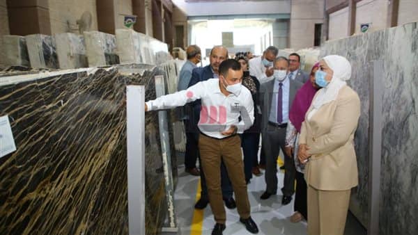نائبة محافظ القاهرة تجري زيارات ميدانية لدعم «شق الثعبان» (صور)