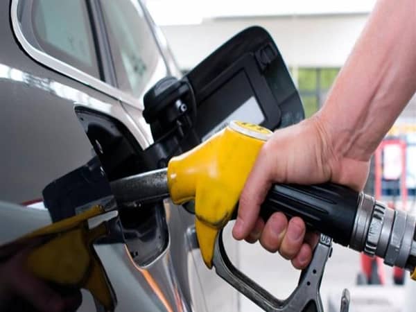 التنفيذ صباح الجمعة.. لماذا رفعت الحكومة أسعار البنزين للمرة الثالثة في 2021؟