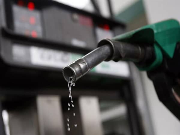 الحكومة ترفع سعر البنزين 25 قرشا بداية من صباح الجمعة
