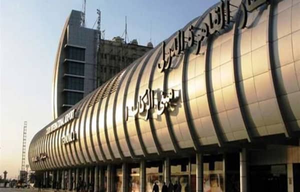 جمارك مطار القاهرة تضبط محاولة لتهريب عدد من الأقراص المخدرة وكمية من النقد الأجنبي