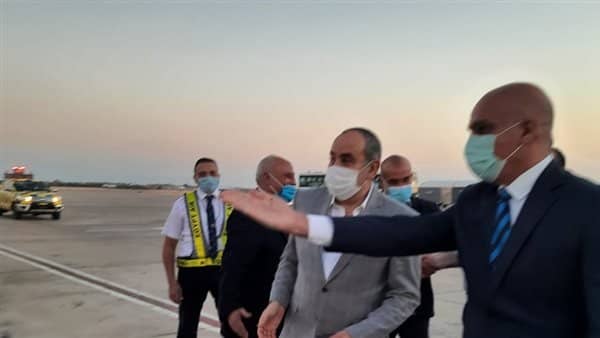 وزير الطيران المدني يتفقد مطاري القاهرة وشرم الشيخ