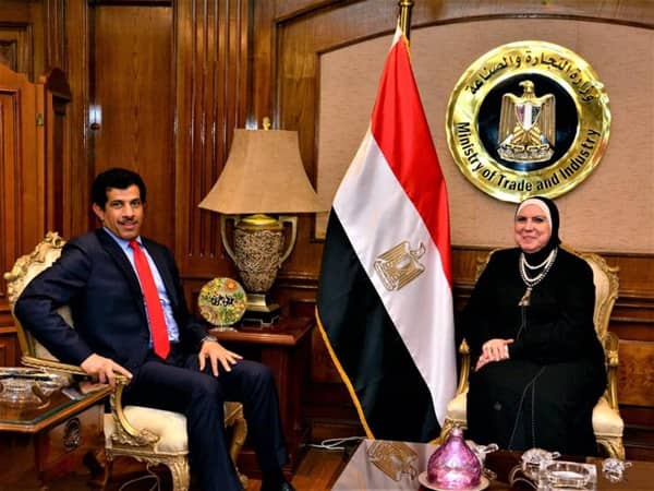 وزيرة الصناعة تبحث مع السفير القطري بالقاهرة تنمية وتطوير العلاقات الاقتصادية والتجارية والاستثمارية