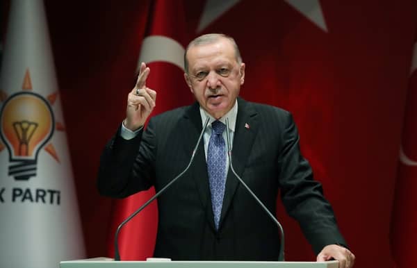 أردوغان يأمر بإجراء تحقيق في تراجع قيمة الليرة التركية