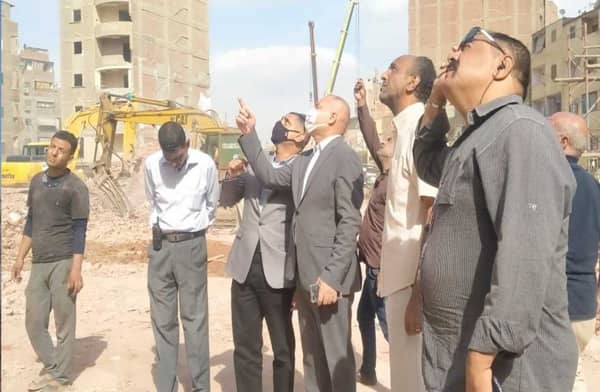 نائب محافظ القاهرة يتفقد توسعات شارع عمر المختار في المطرية
