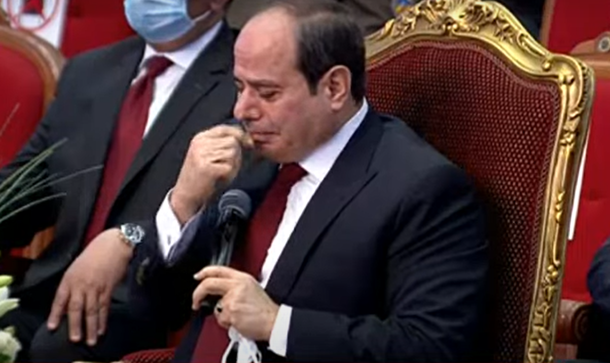 بالفيديو..الرئيس السيسي يبكي متأثرا بحديث طالب من ذوي الهمم