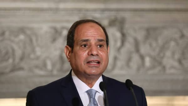 وزير مصري يكشف هدية السيسي إلى المواطنين مع بداية العام الجديد