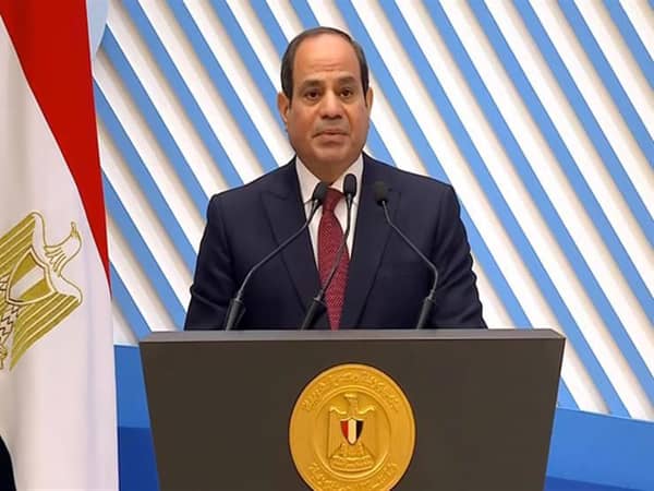 الرئيس السيسي يعود للقاهرة بعد زيارة لدولة الإمارات