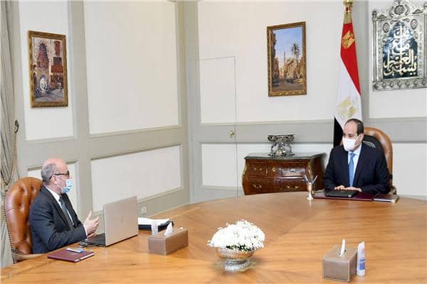 الرئيس السيسي خلال اجتماعه مع المستشار عمر مروان