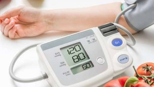 قياس ضغط الدم- أرشيفية