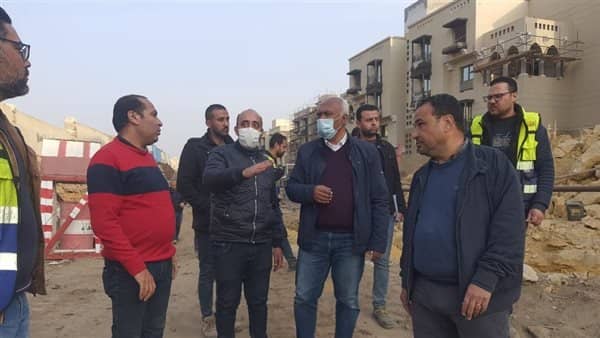 مسؤولو الإسكان يتفقدون مشروع تطوير منطقة سور مجرى العيون بالقاهرة