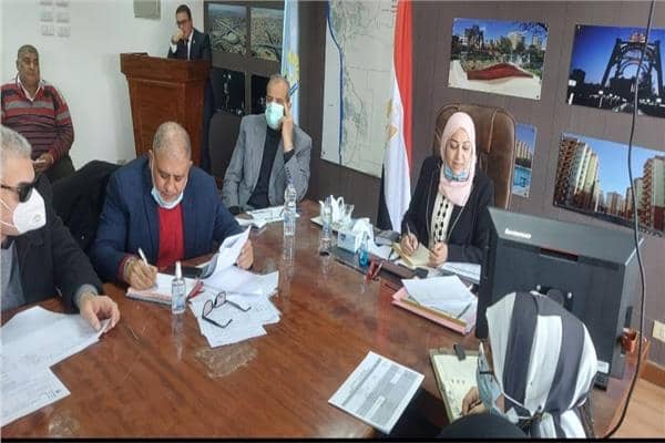 نائب محافظ القاهرة تناقش الخطة الاستثمارية لأحياء المنطقة الجنوبية