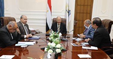 محافظ القاهرة يوجه بتكثيف الحملات على الأسواق لمواجهة احتكار السلع