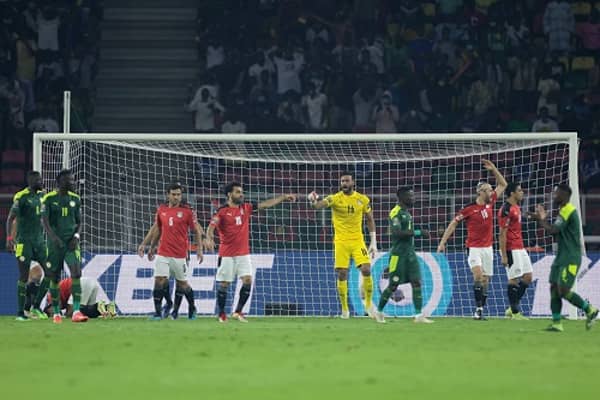 وصول أساطير الكرة المصرية لاستاد القاهرة لمساندة المنتخب أمام السنغال