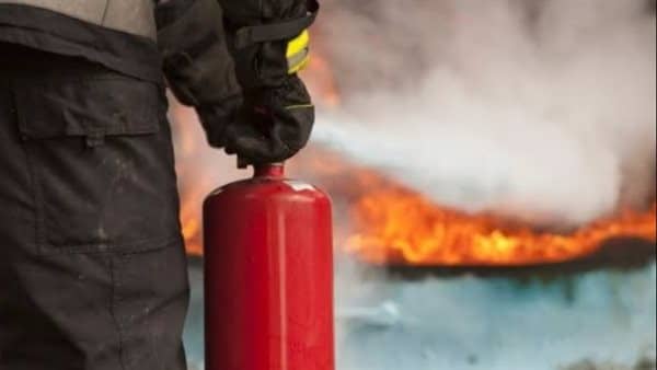 إغلاق الغاز عن منطقة كوبرى أبوغزالة لمنع امتداد الحريق