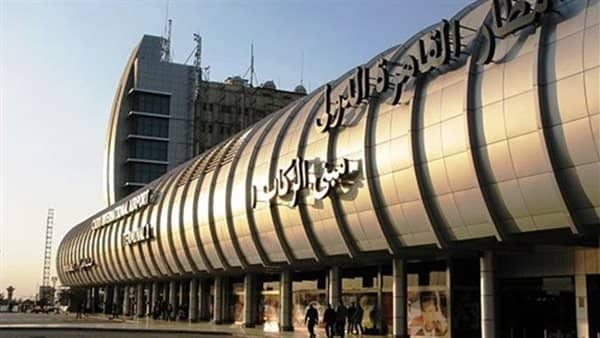 «الطب الوقائى» يخطر مطار القاهرة بإلغاء العمل بالإقرارات الصحية
