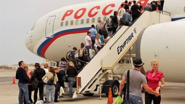 مطار القاهرة يستقبل أول رحلة روسية منذ شهر