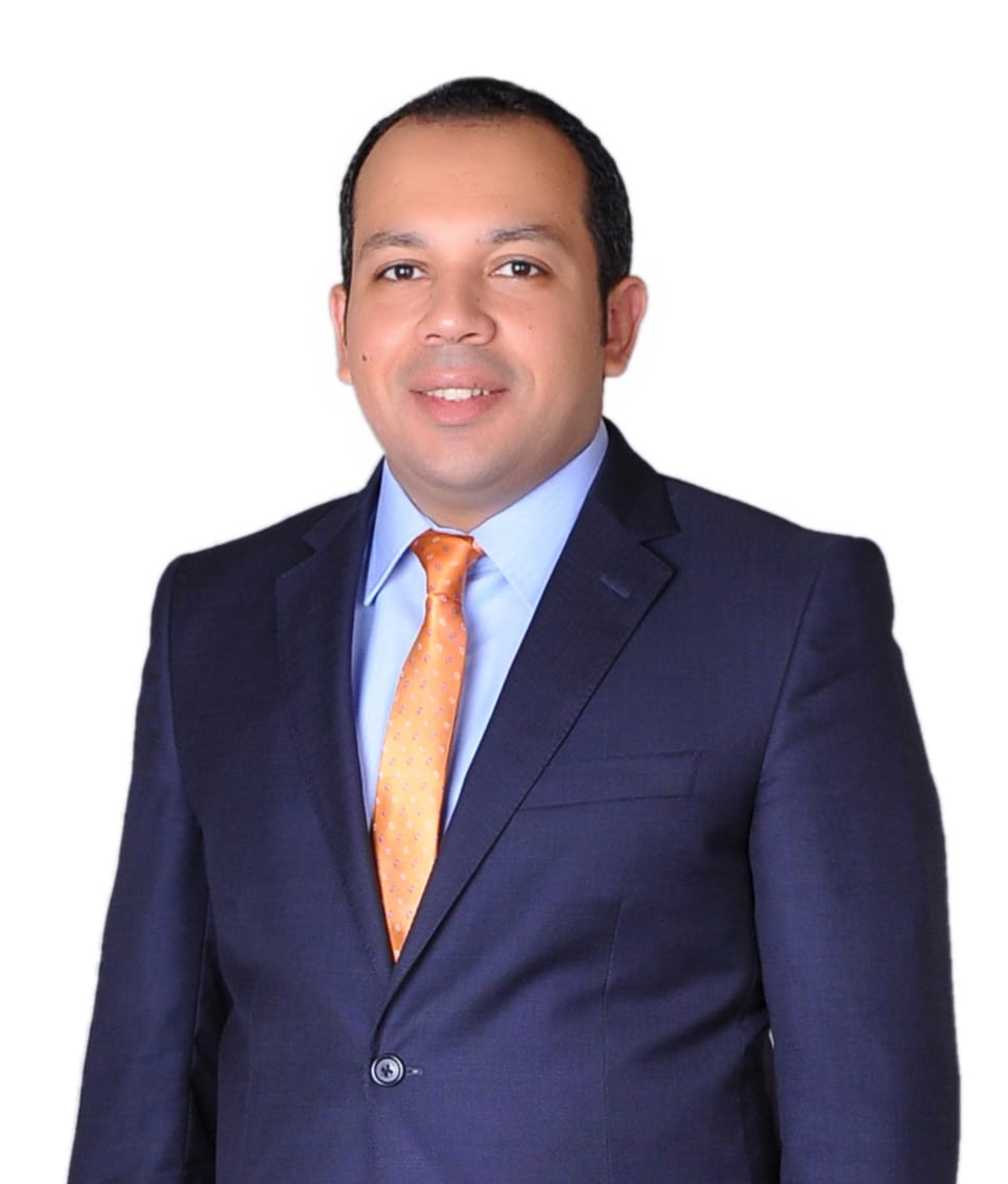 الدكتور أحمد مجدي منصور الخبير المصرفي