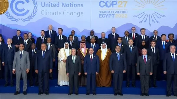 الرئيس السيسي يلتقط صورة تذكارية مع قادة وزعماء العالم المشاركين بمؤتمر قمة المناخ COP27